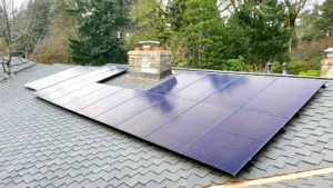 komin w obrębie paneli słonecznych fotowoltaika