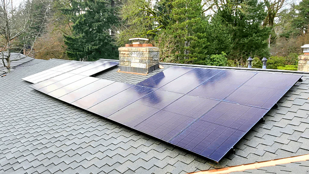 komin w obrębie paneli słonecznych fotowoltaika